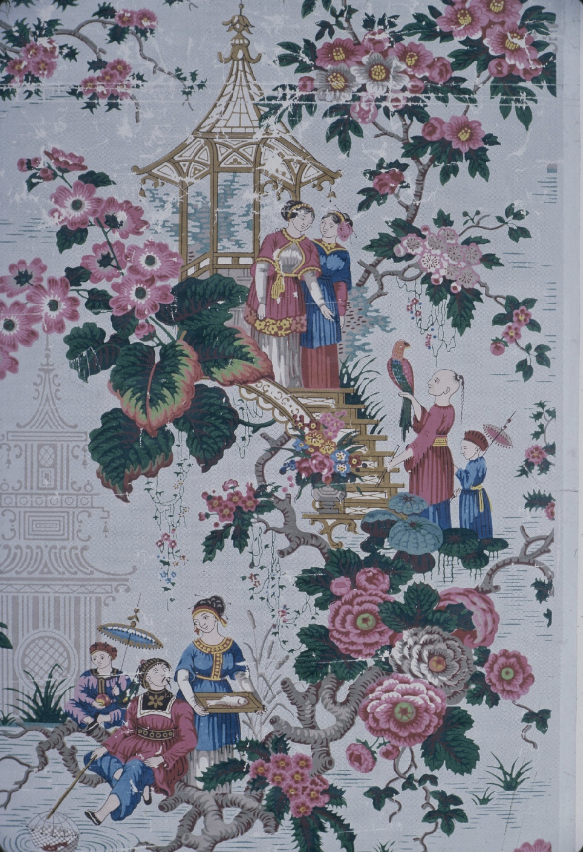 Pepier peint chinoiserie scène pavillon, silhouette et éléments floraux